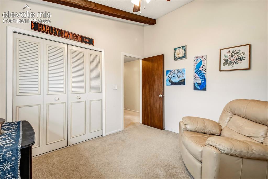 Image 12 of 33: Sitting Room