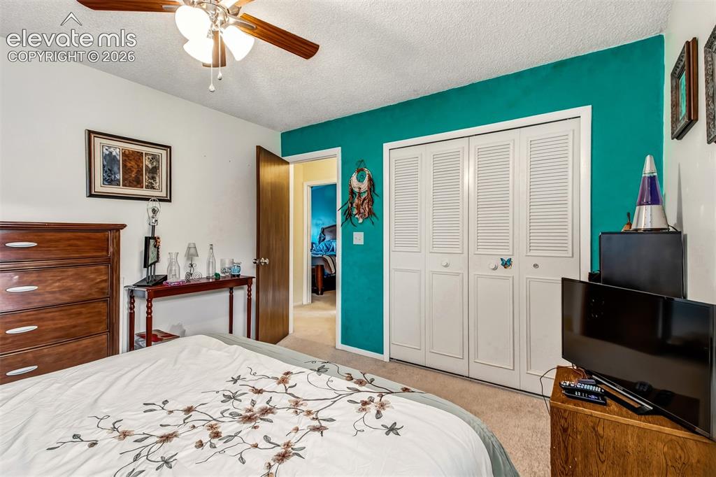 Image 17 of 33: Bedroom