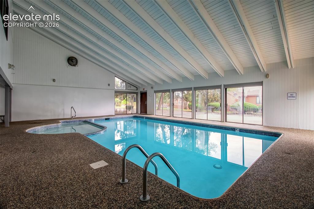 Image 31 of 33: Pool