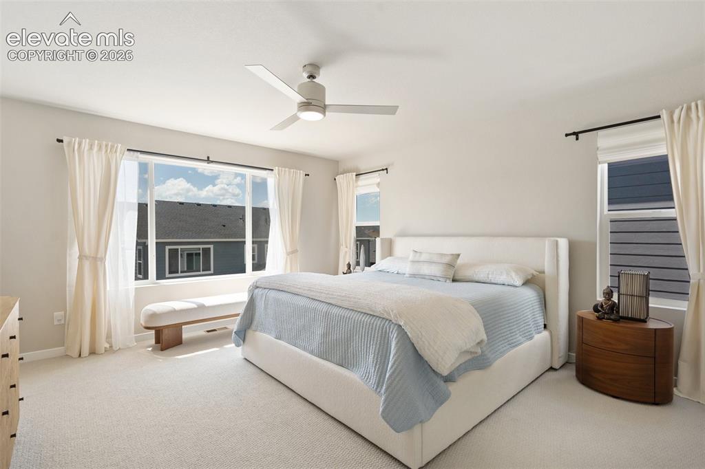 Image 10 of 23: Bedroom