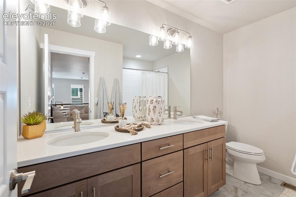 Image 14 of 23: Bathroom