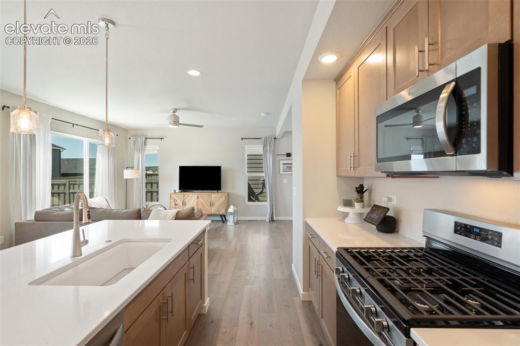 Image 4 of 23: Kitchen