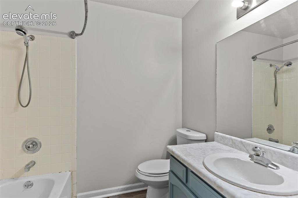Image 13 of 50: Bathroom