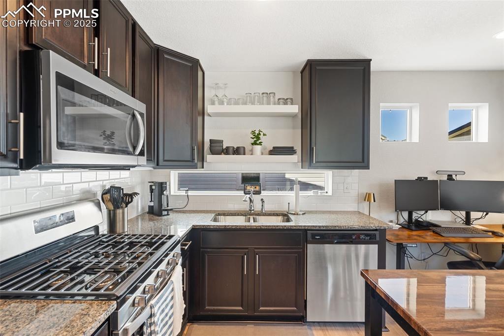 Image 5 of 15: Kitchen