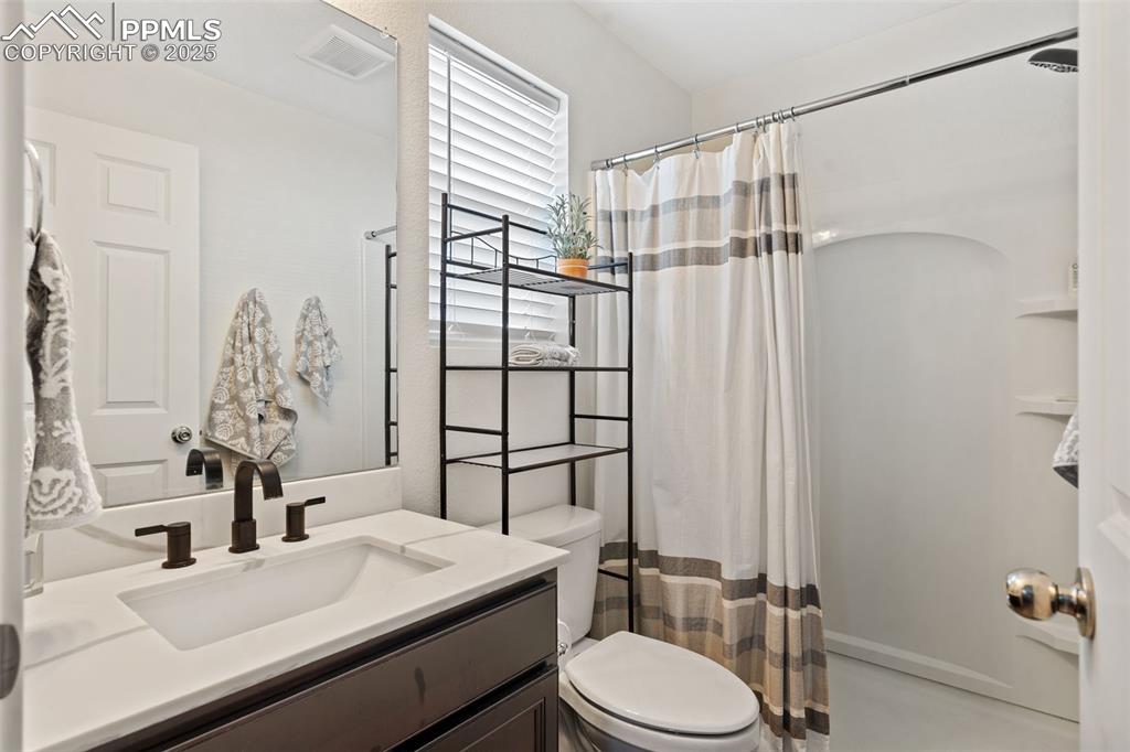 Image 8 of 15: Bathroom