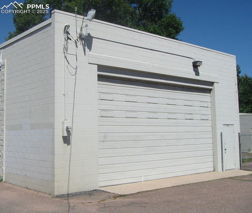Image 4 of 4: Back Building 214
