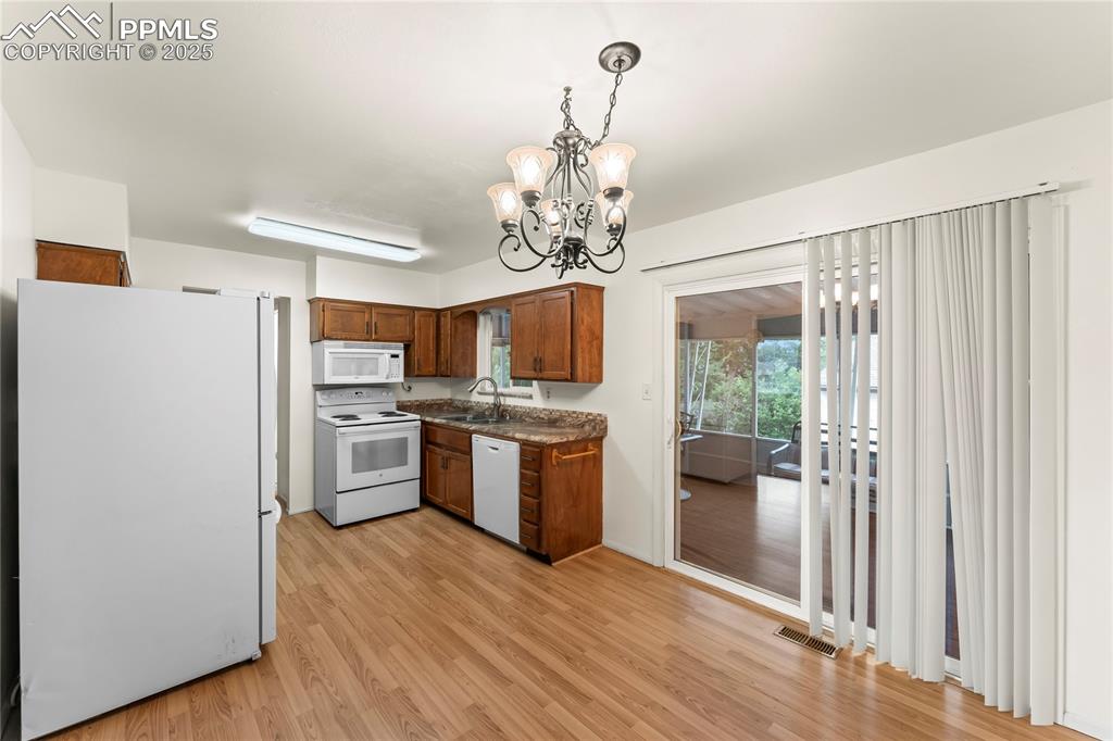 Image 10 of 39: Kitchen