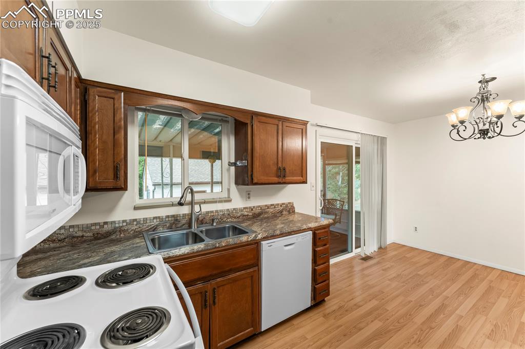 Image 11 of 39: Kitchen
