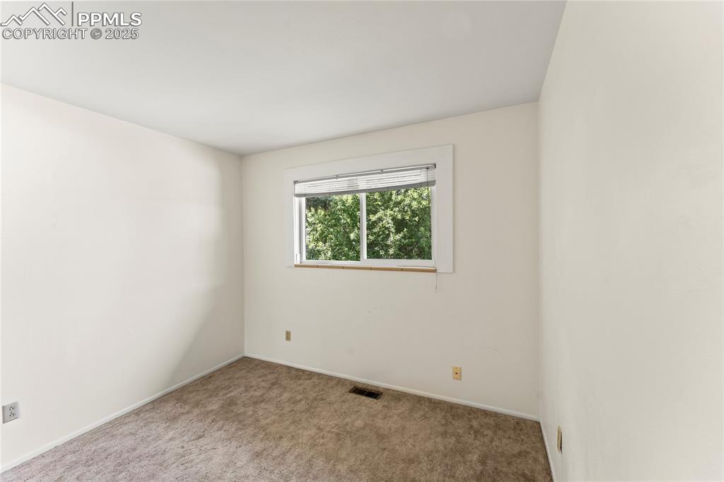 Image 17 of 39: Bedroom