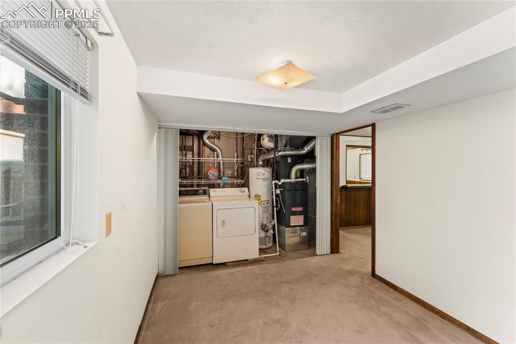 Image 28 of 39: Laundry/bonus room 