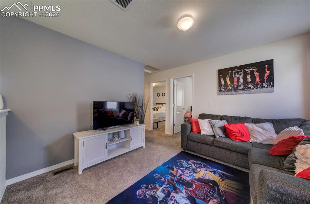 Image 13 of 21: Living Room