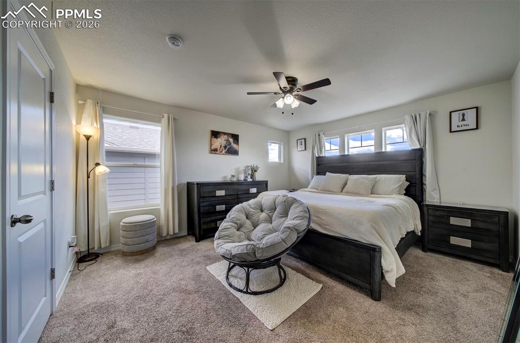 Image 14 of 21: Bedroom