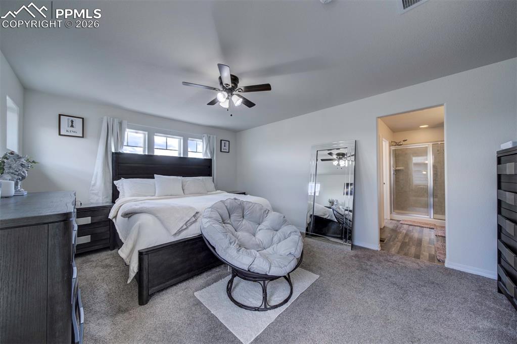 Image 15 of 21: Bedroom