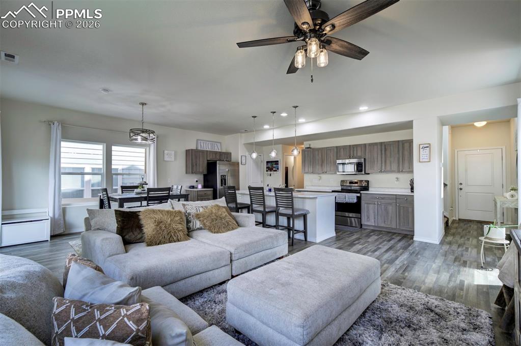 Image 6 of 21: Living Room