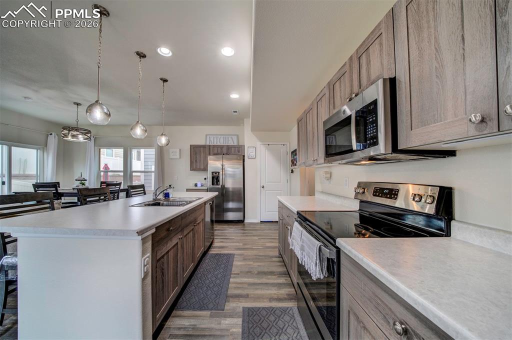 Image 8 of 21: Kitchen