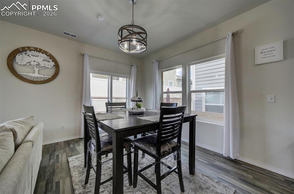 Image 9 of 21: Dining Area