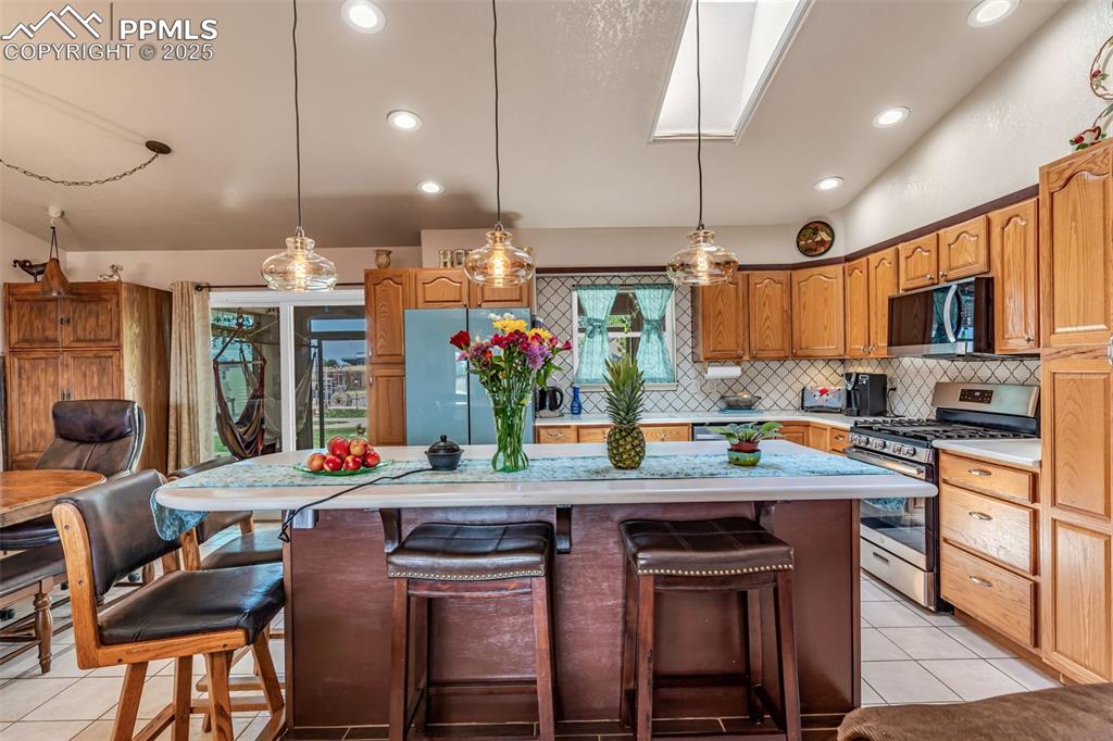 Image 17 of 50: Kitchen