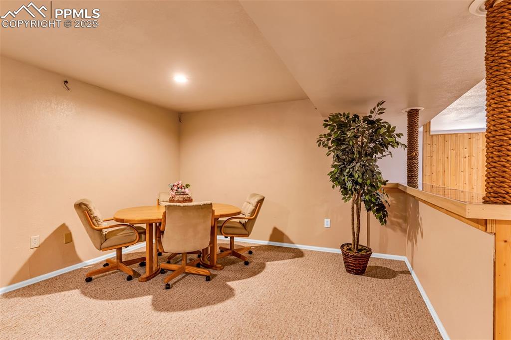 Image 38 of 50: Dining Area