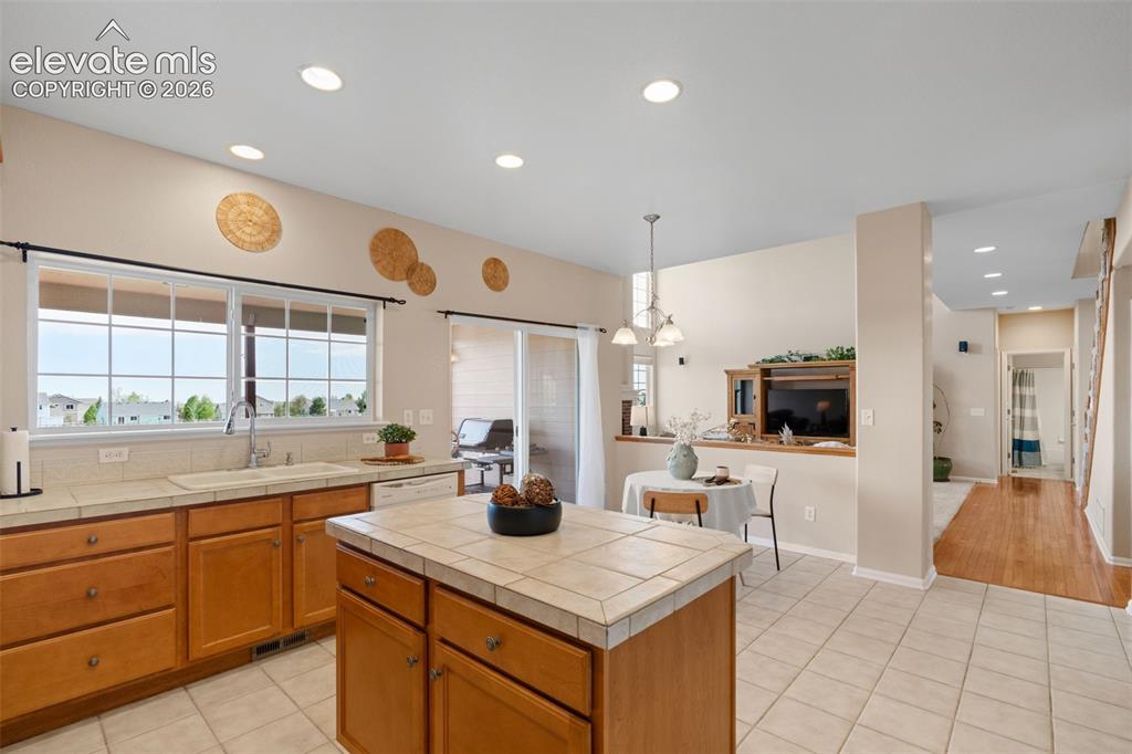 Image 13 of 48: Kitchen