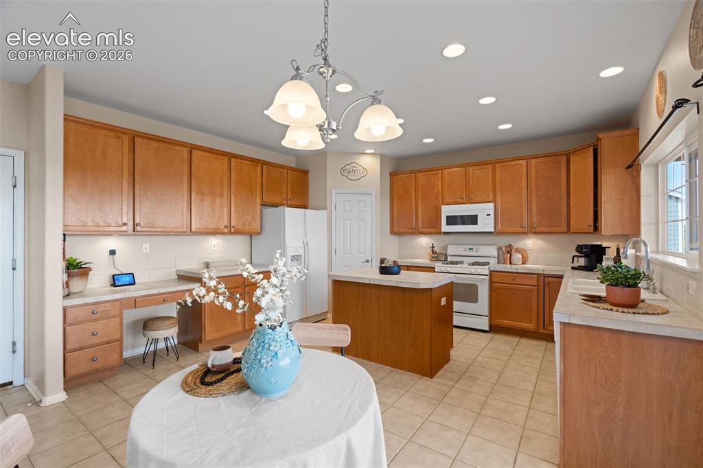 Image 14 of 48: Kitchen
