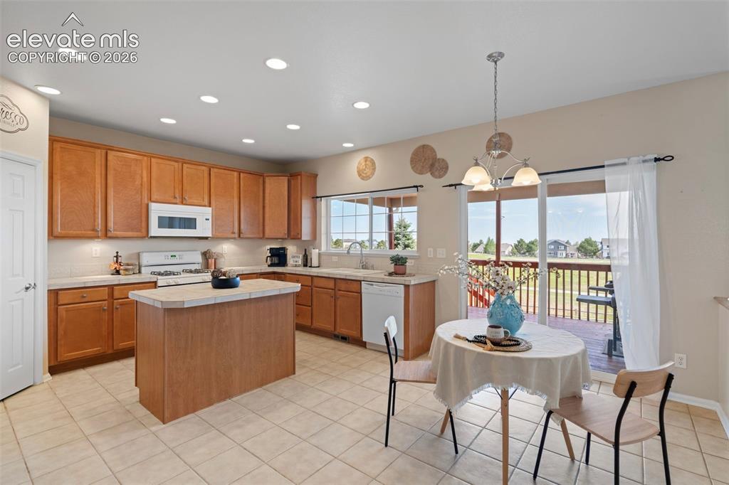 Image 15 of 48: Kitchen