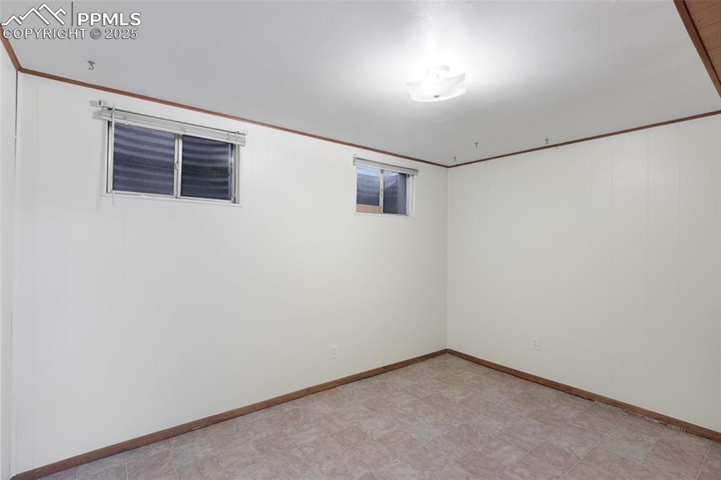 Image 26 of 42: Bedroom