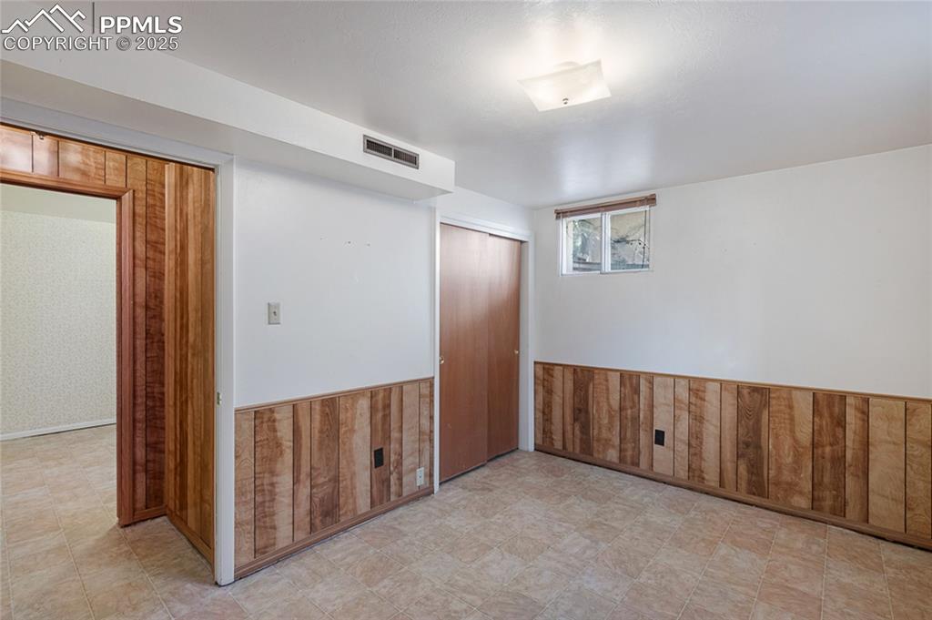 Image 30 of 42: Bedroom