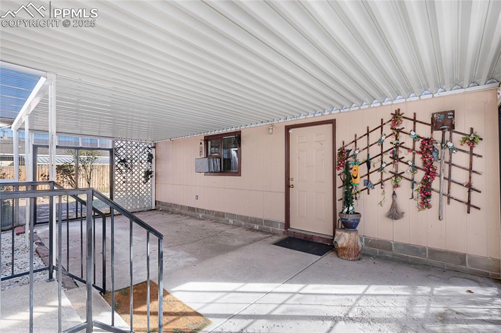 Image 33 of 42: Sun Room