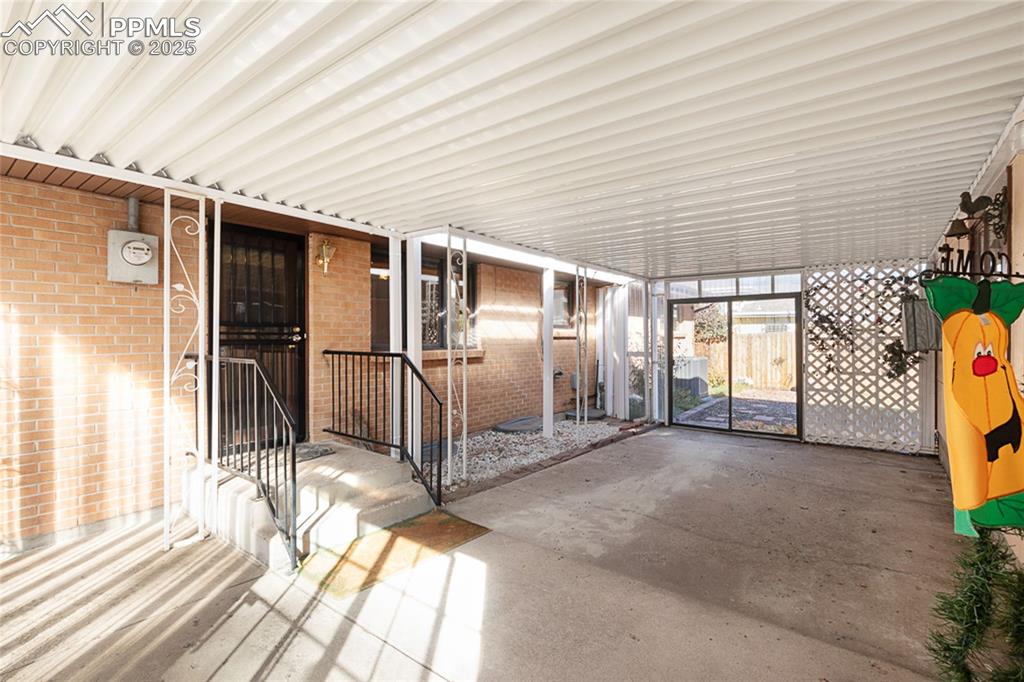 Image 34 of 42: Sun Room