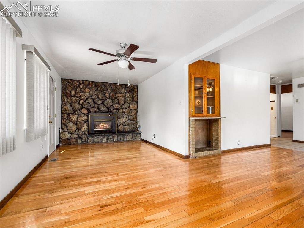 Image 10 of 34: Living Room