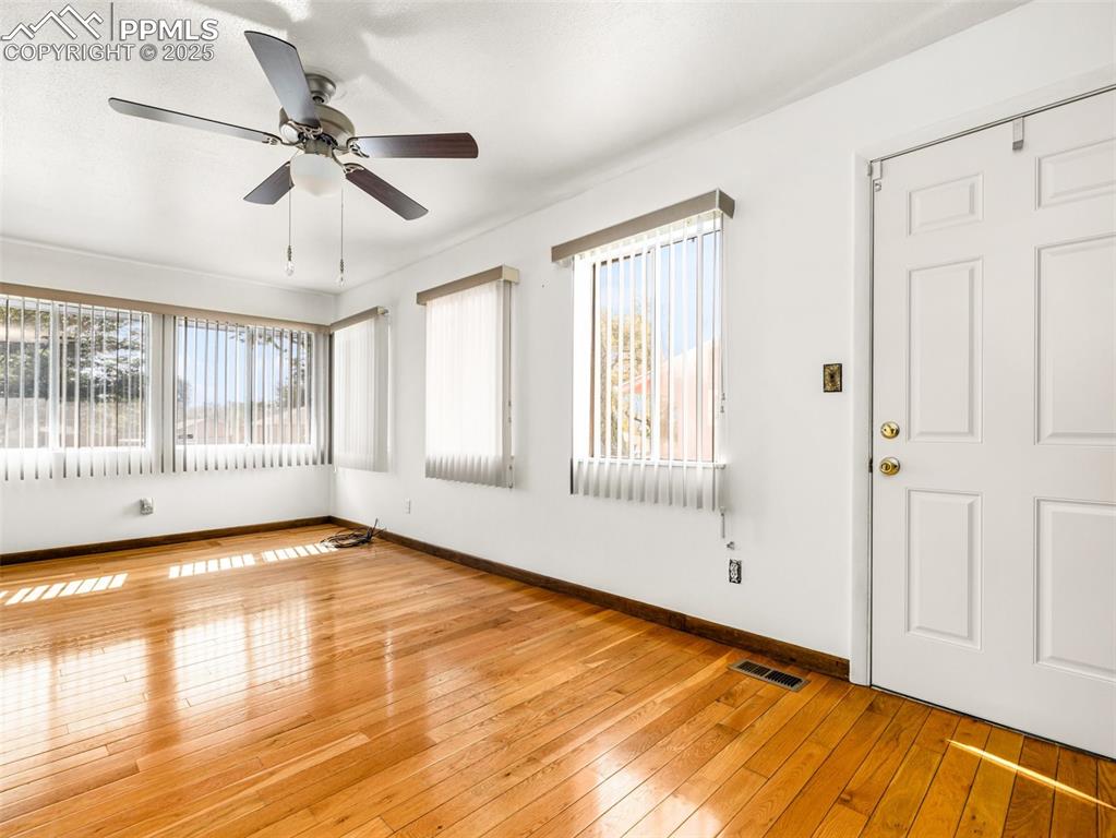 Image 12 of 34: Entry