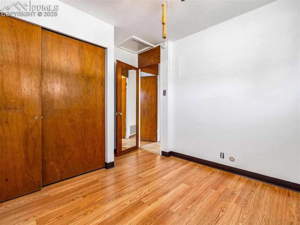 Image 17 of 34: Bedroom