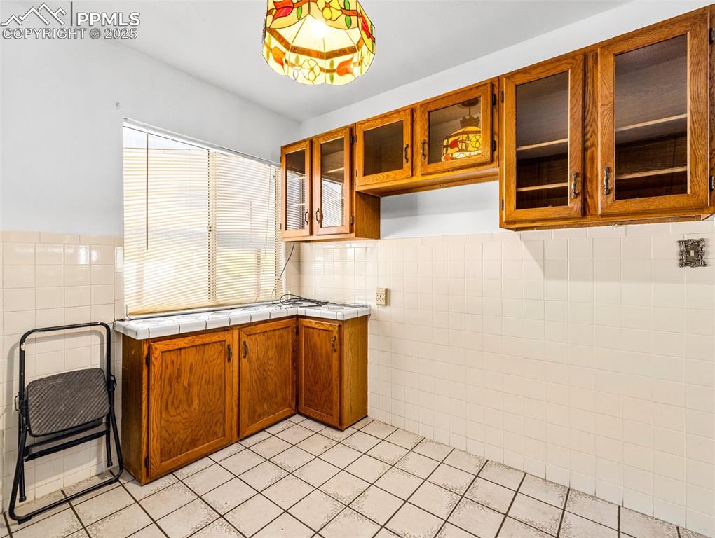 Image 21 of 34: Kitchen