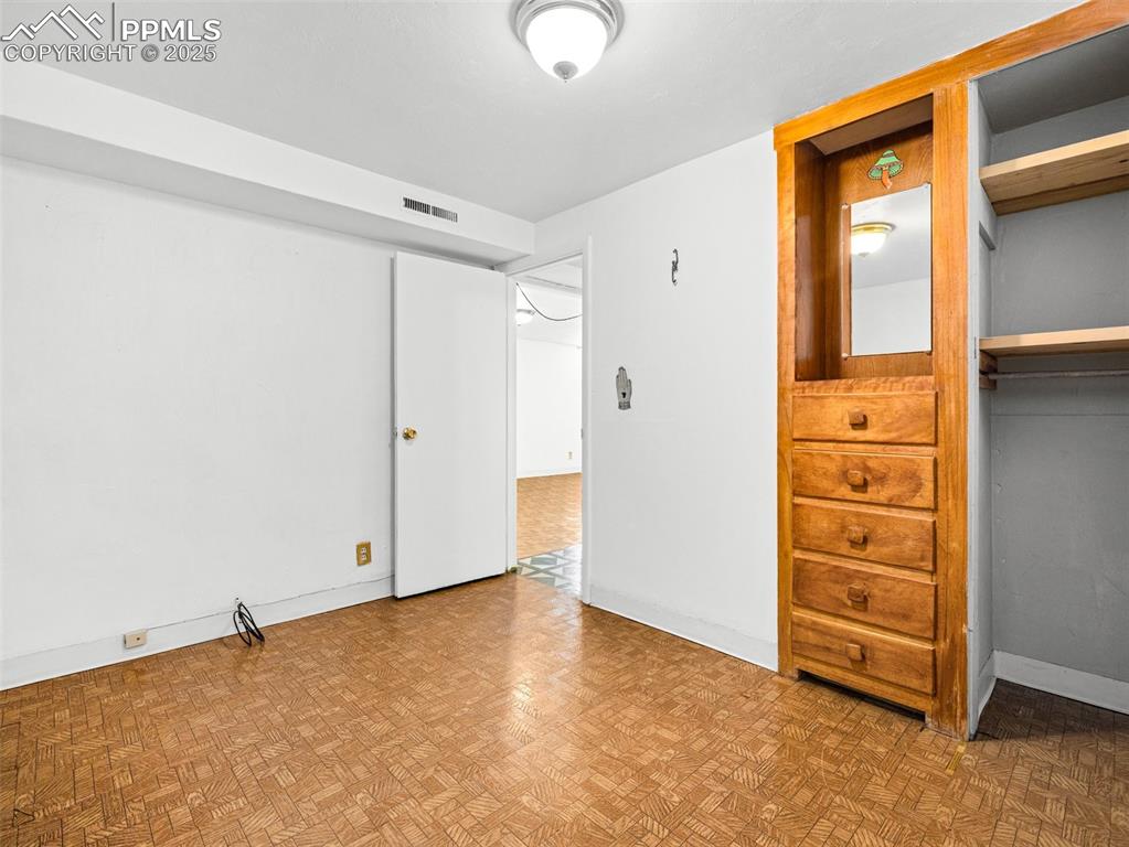 Image 25 of 34: Bedroom