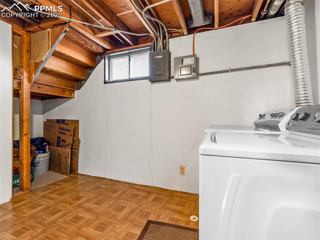 Image 27 of 34: Laundry