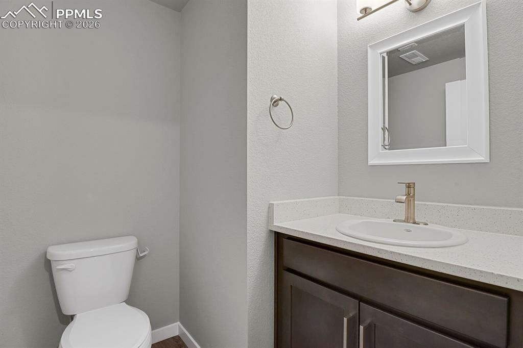 Image 14 of 28: Bathroom