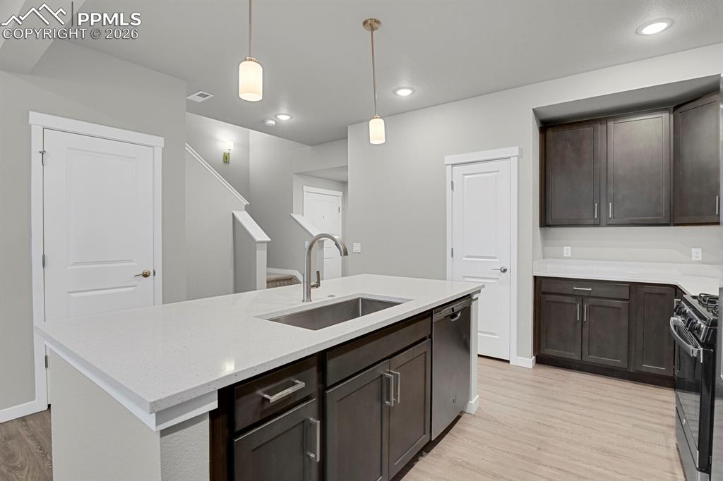 Image 6 of 28: Kitchen