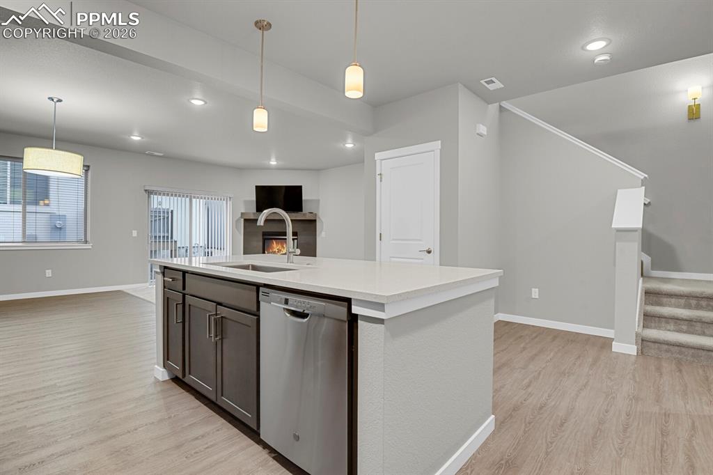 Image 7 of 28: Kitchen