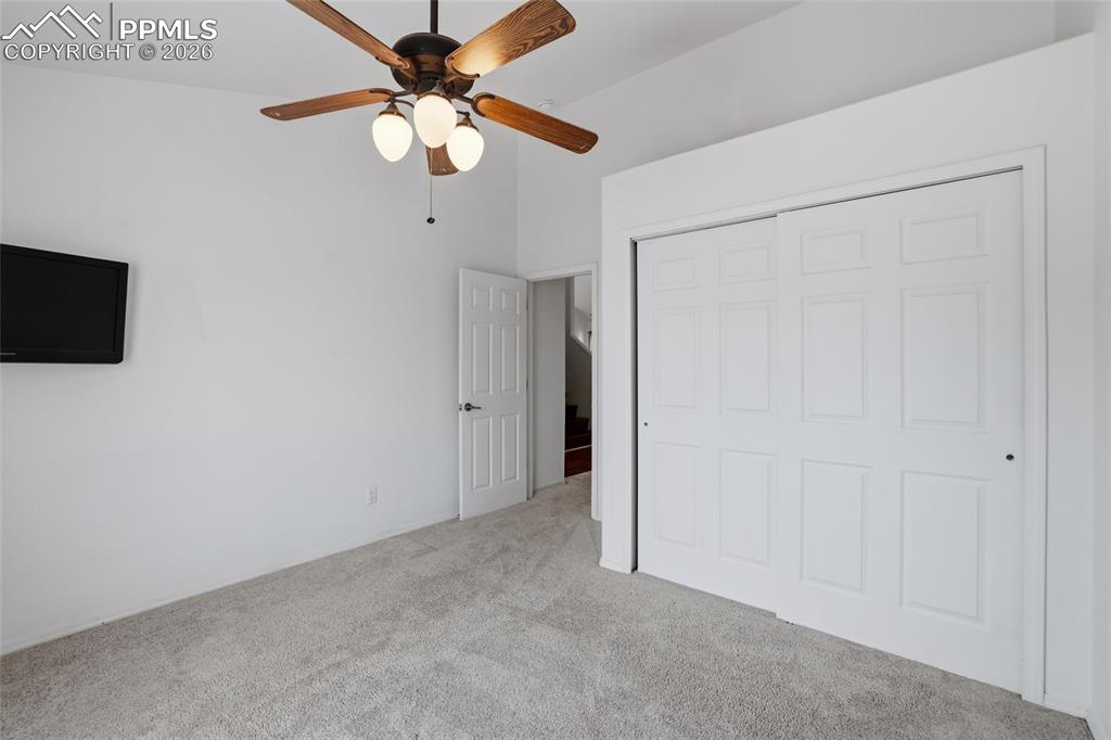 Image 21 of 40: Bedroom