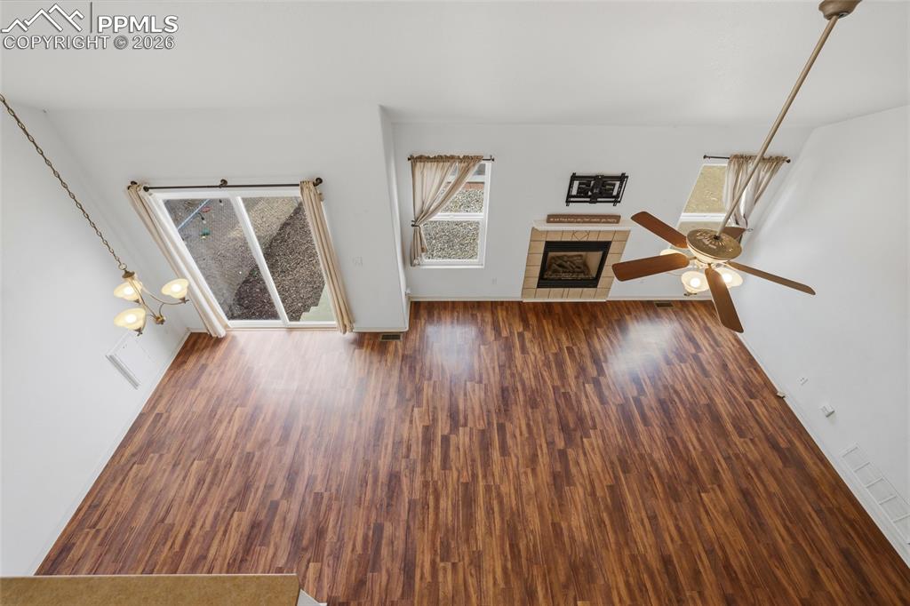 Image 26 of 40: Living Room