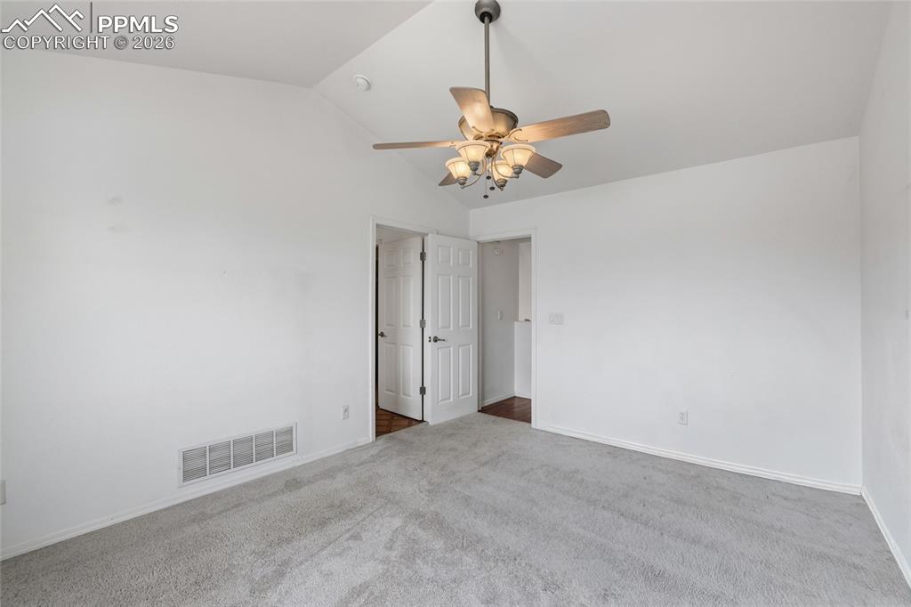 Image 29 of 40: Bedroom