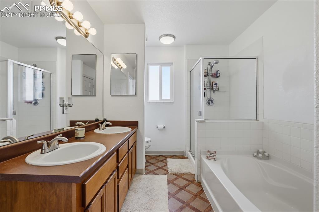 Image 30 of 40: Bathroom