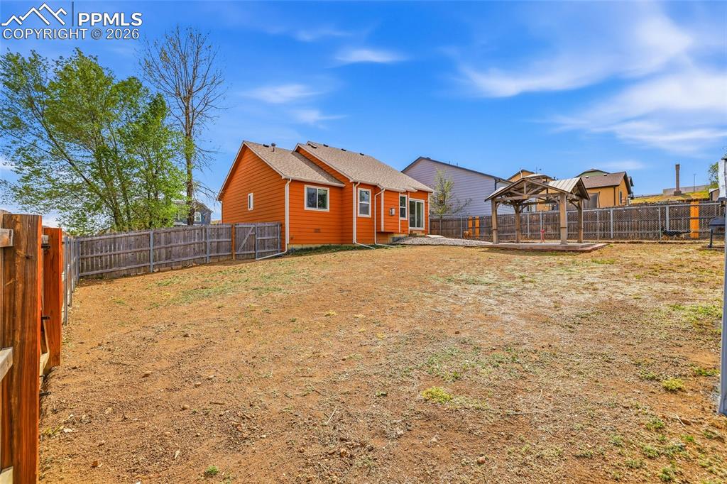 Image 35 of 40: Back of Structure