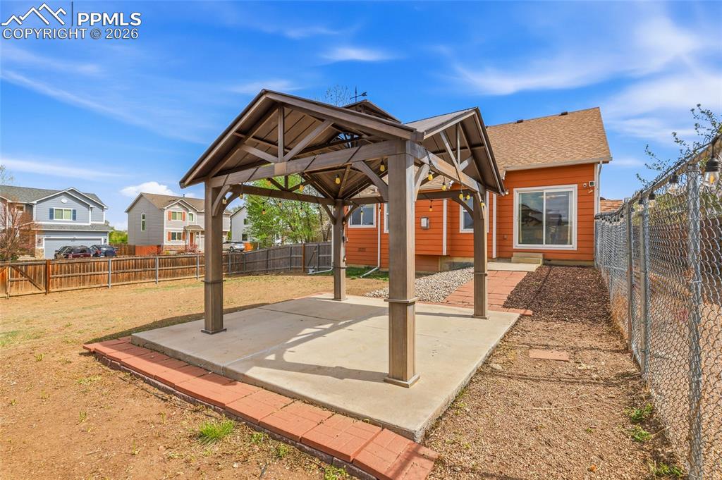 Image 39 of 40: Patio