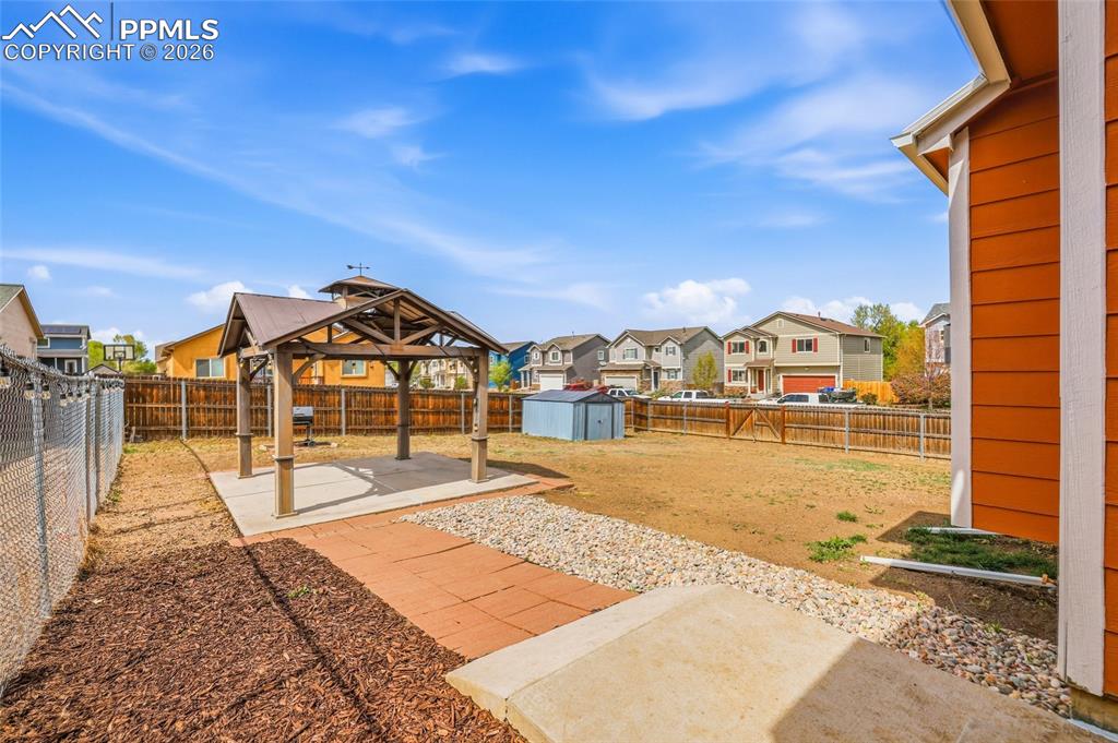 Image 40 of 40: Yard