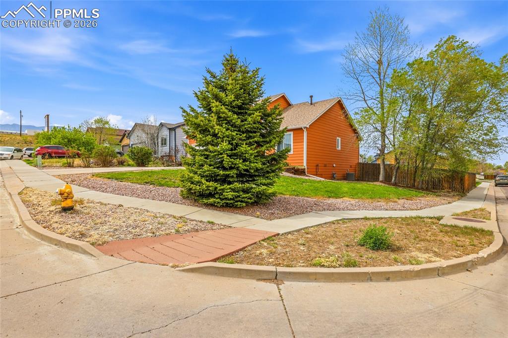 Image 5 of 40: Side of Structure