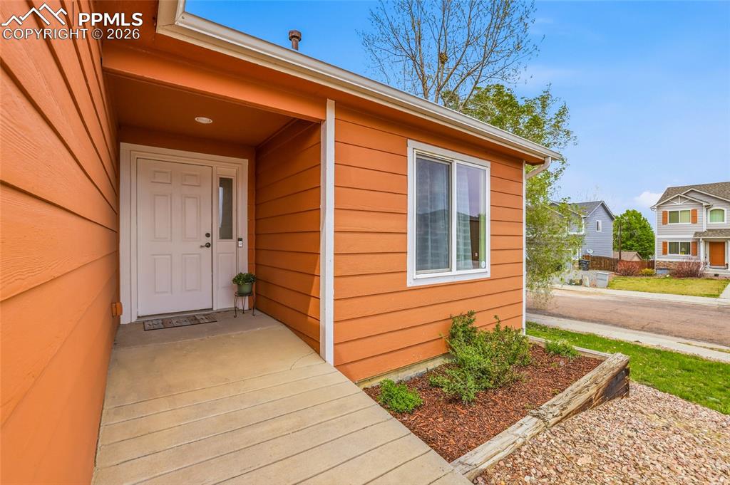 Image 7 of 40: Entry