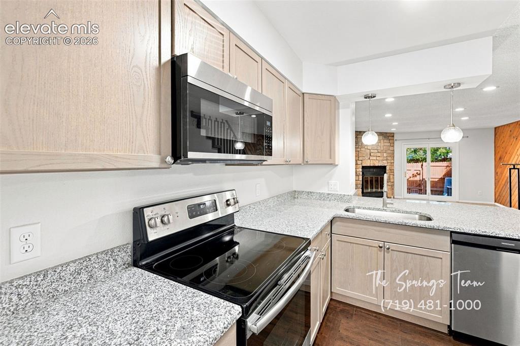Image 12 of 49: Kitchen
