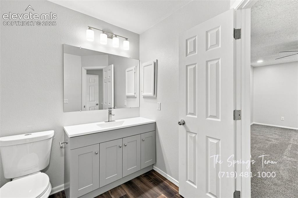 Image 35 of 49: Bathroom