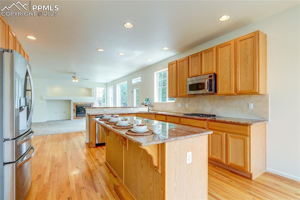 Image 11 of 50: Kitchen